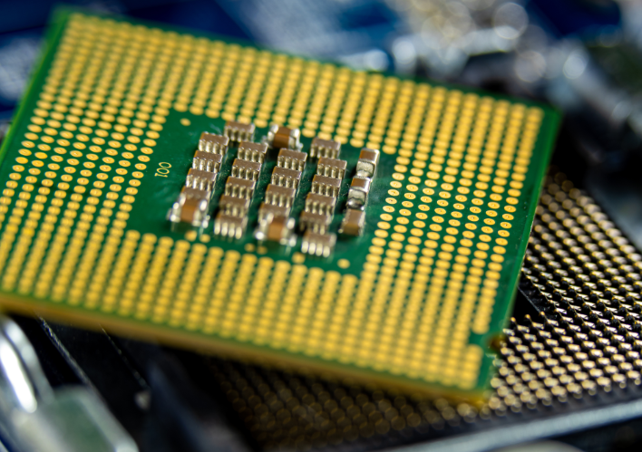 Exploring The Transistor Density in CPU